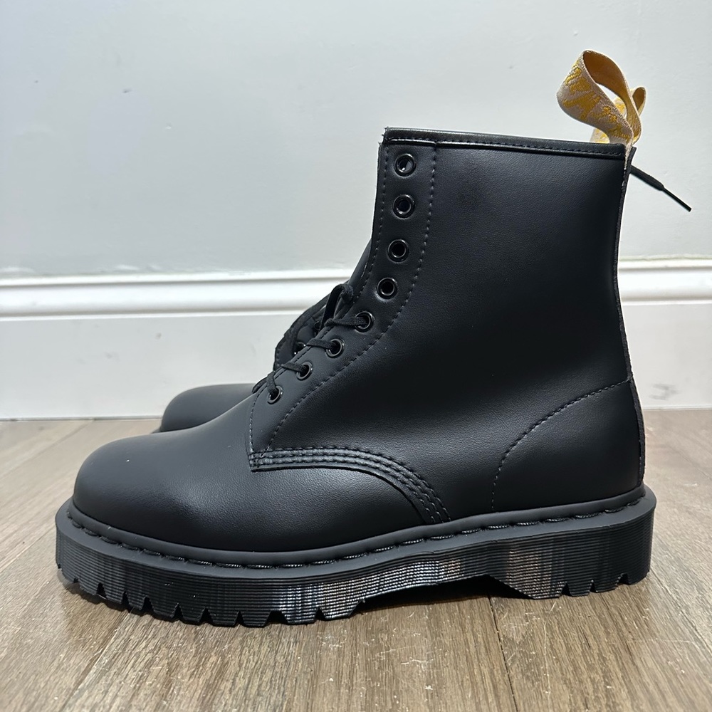 Dr. Martens 1460 Mens Sz 10 Boots MONO Leather 27032 ALL BLACK SMOOTH $160